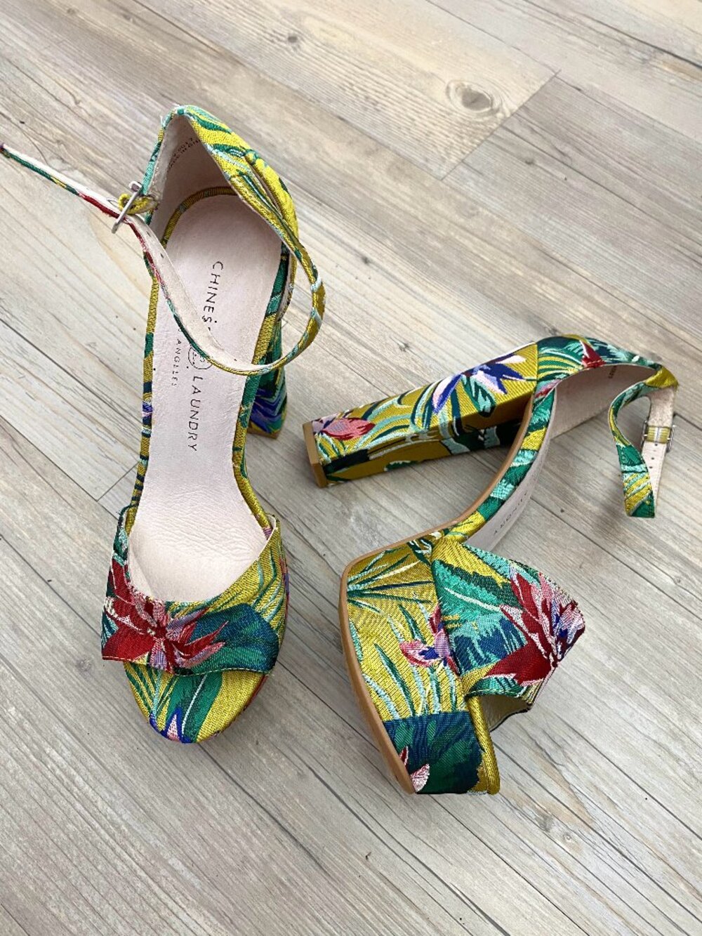 Chinese Laundry Tropical Floral Print Platform Heels Size 7.5